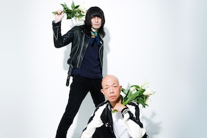 志磨遼平、小峠英二とついに対面！音楽愛から活動のこだわりまで語り合う初対談