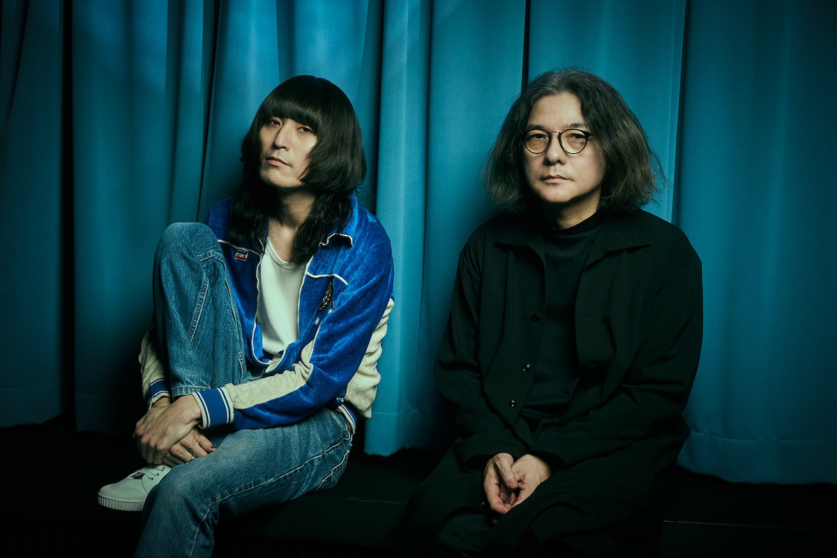 左から志磨遼平、岩井俊二。