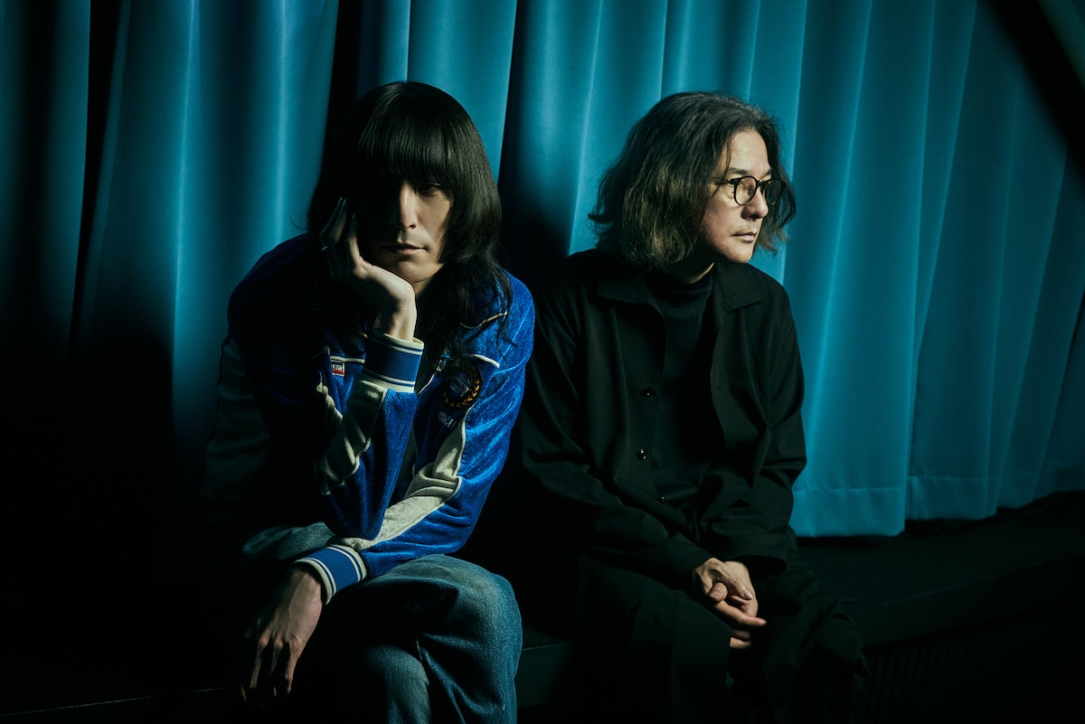 左から志磨遼平、岩井俊二。