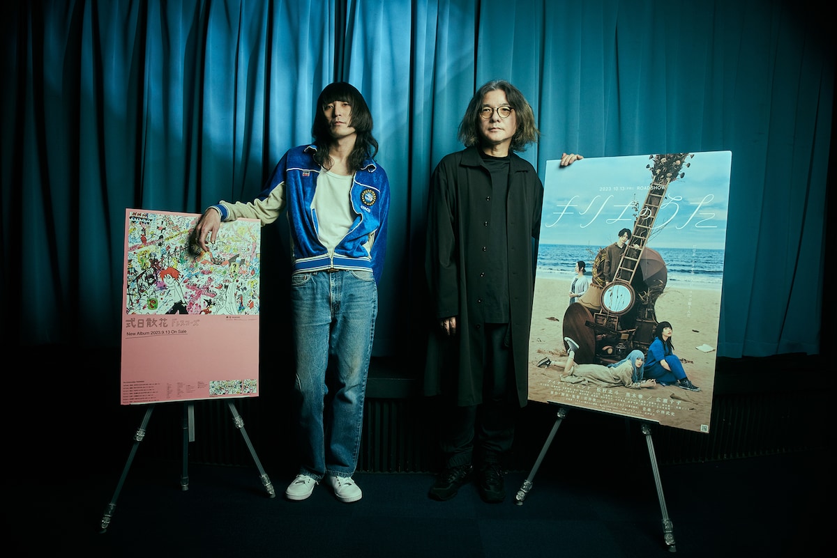 左から志磨遼平、岩井俊二。