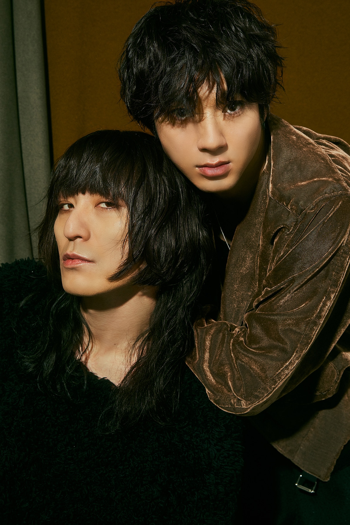 左から志磨遼平、山田裕貴。