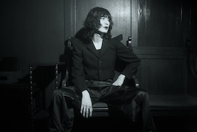 志磨遼平の“ロックンロール”提唱の旅、海外進出も果たした「grotesque human」ツアーの行方