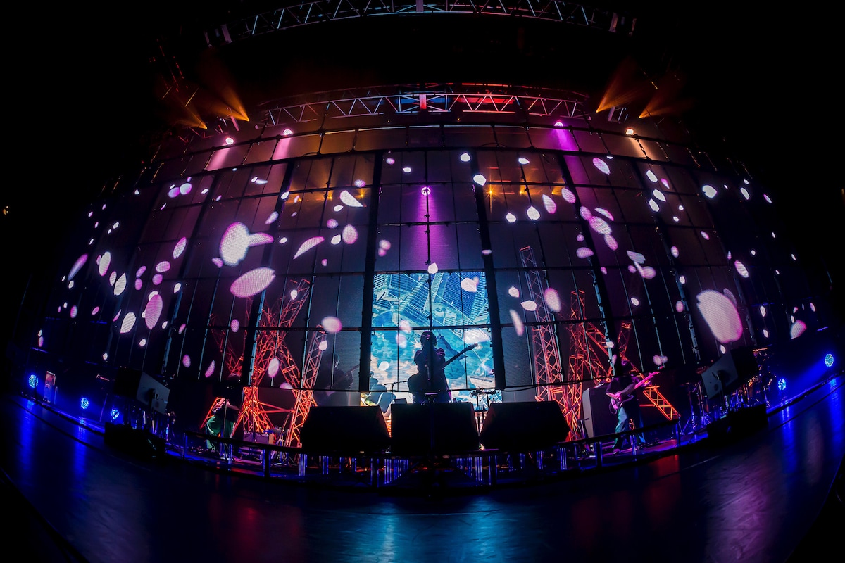 「DUSTCELL LIVE 2022『PREPARATION』」の様子。（Photo by Takashi Konuma）