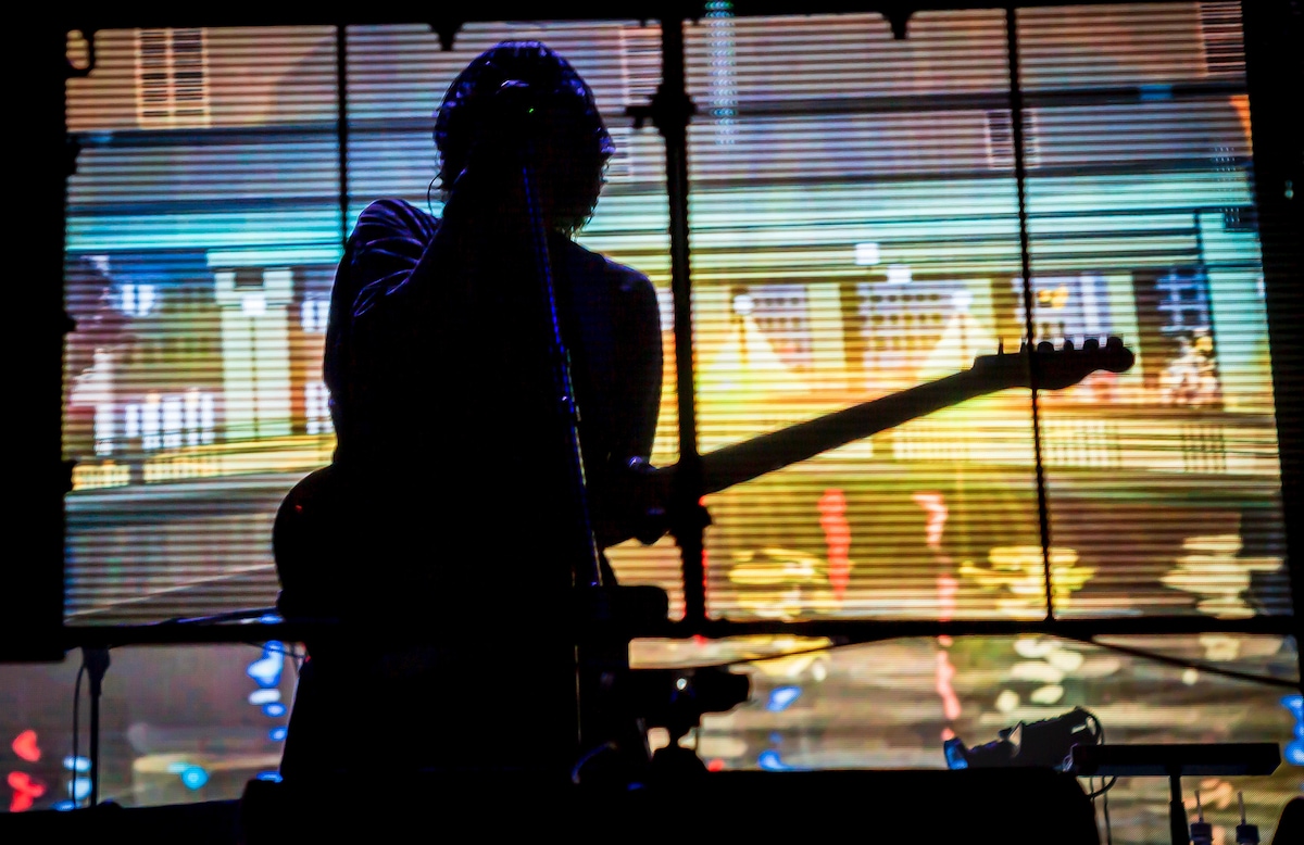 「DUSTCELL LIVE 2022『PREPARATION』」より、EMA。（Photo by Takashi Konuma）