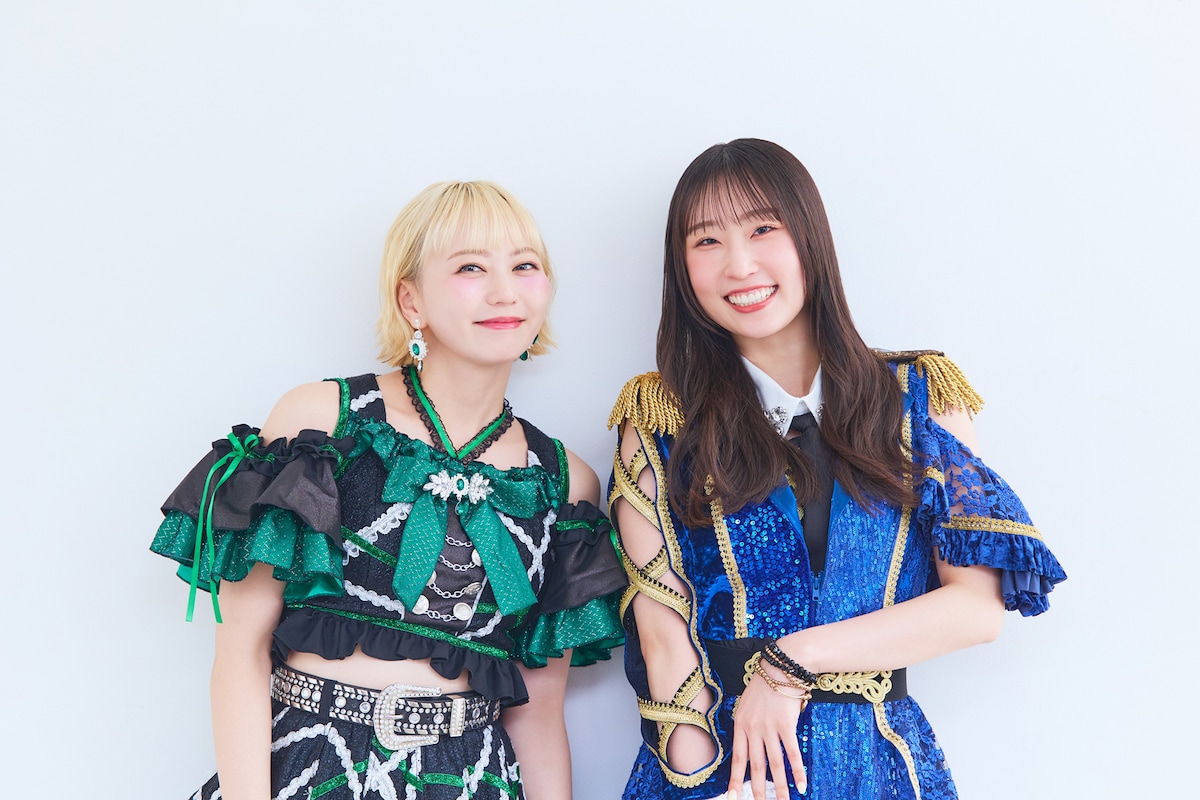 左から安本彩花（私立恵比寿中学）、段原瑠々（Juice=Juice）。