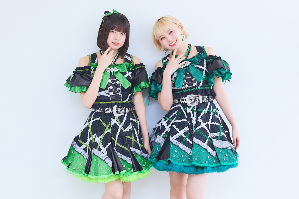 左から小久保柚乃（私立恵比寿中学）、安本彩花（私立恵比寿中学）。