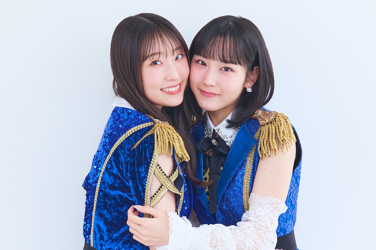 左から段原瑠々（Juice=Juice）、江端妃咲（Juice=Juice）。