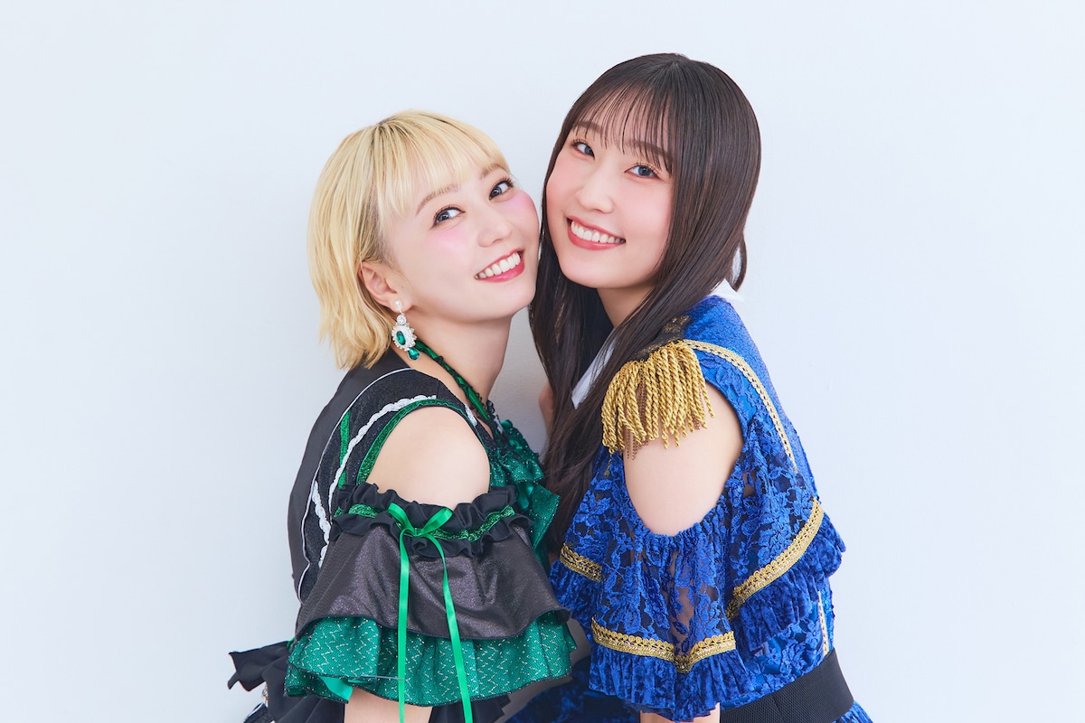 左から安本彩花（私立恵比寿中学）、段原瑠々（Juice=Juice）。