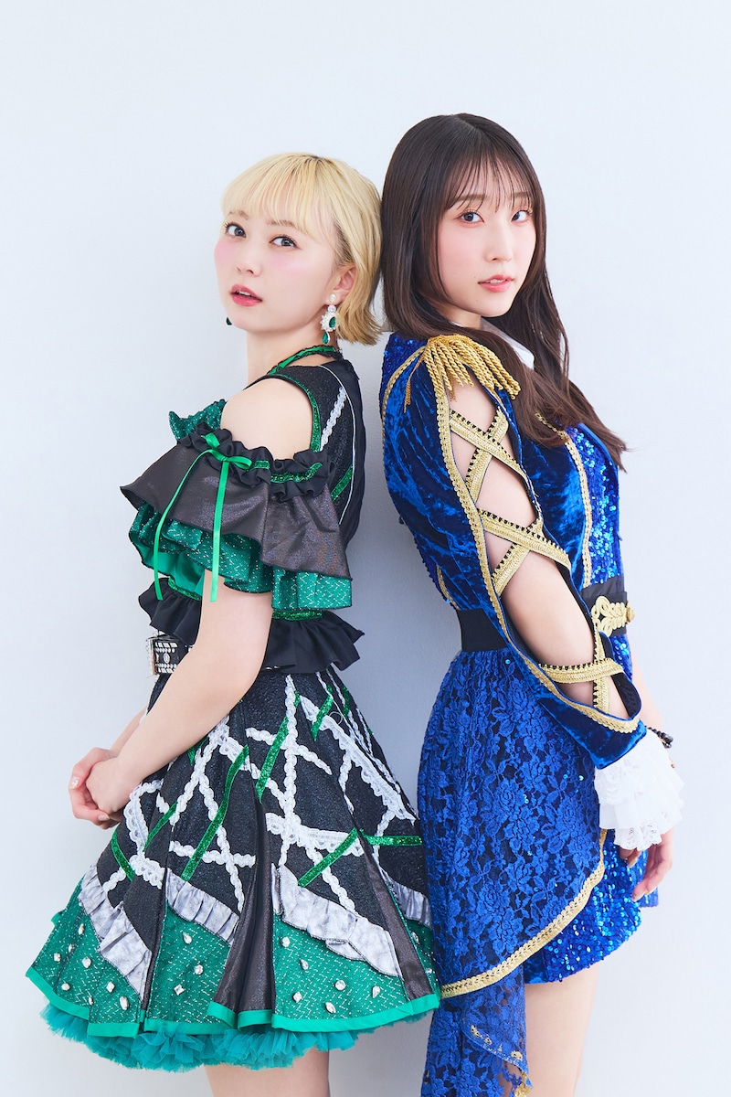 左から安本彩花（私立恵比寿中学）、段原瑠々（Juice=Juice）。