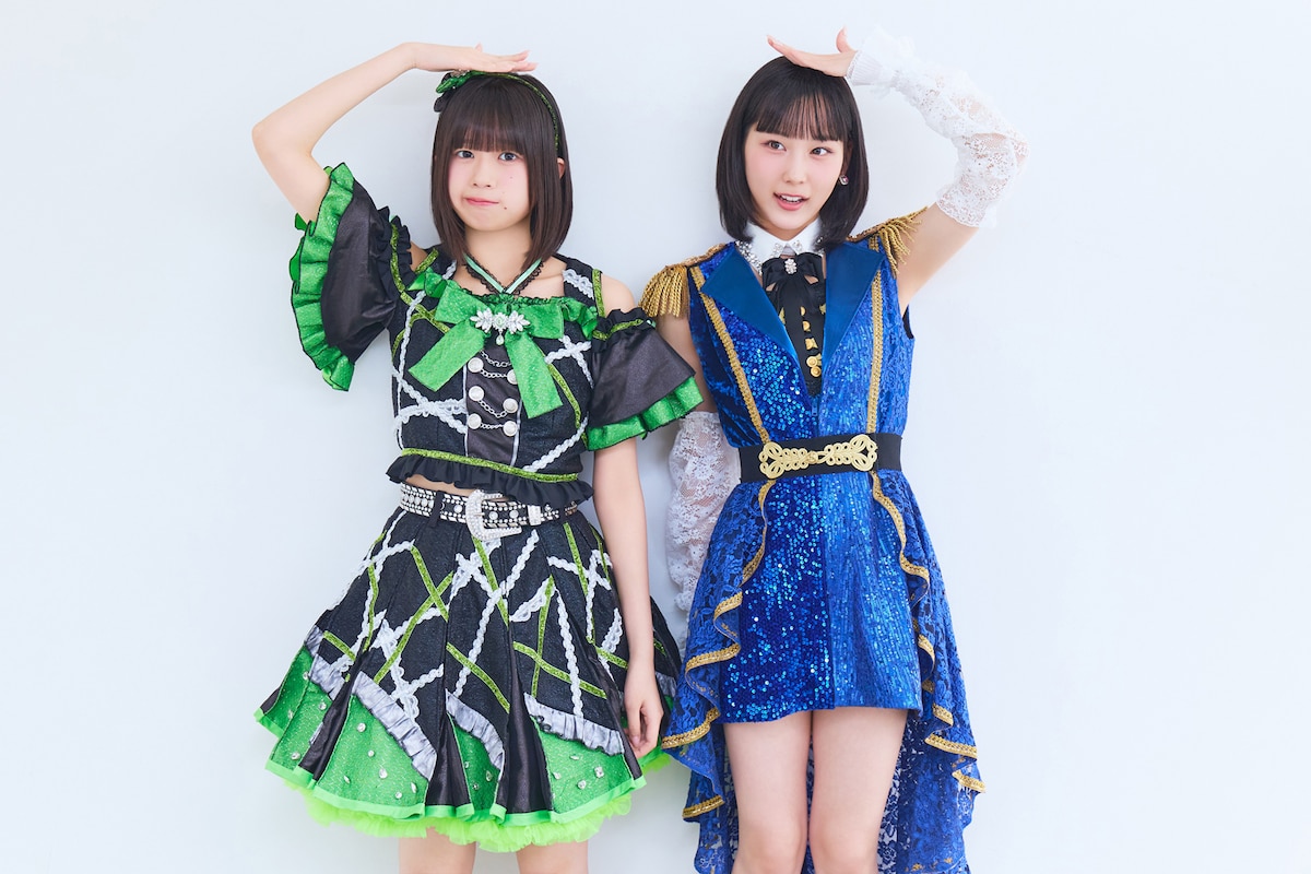 左から小久保柚乃（私立恵比寿中学）、江端妃咲（Juice=Juice）。