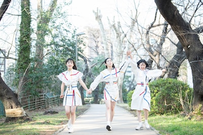 左から桜木心菜、風見和香、小久保柚乃。