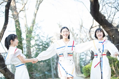 左から桜木心菜、風見和香、小久保柚乃。