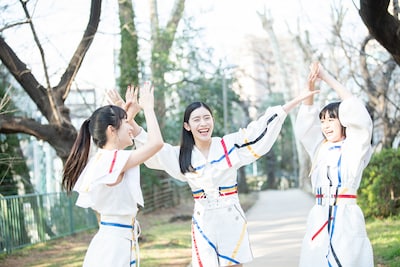 左から桜木心菜、風見和香、小久保柚乃。