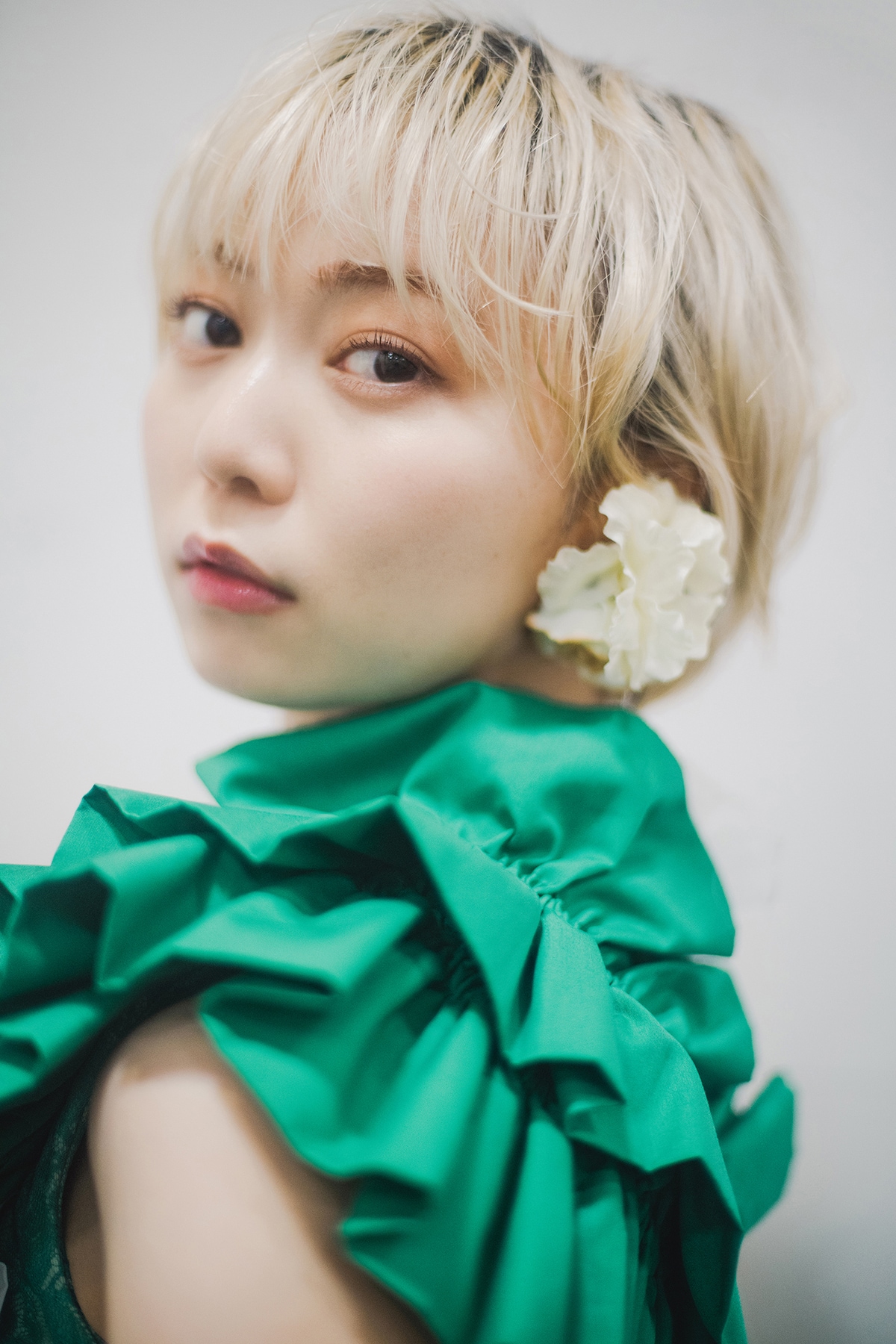 安本彩花