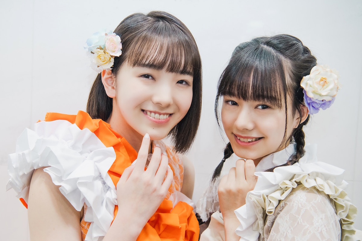 左から桜井えま、仲村悠菜。