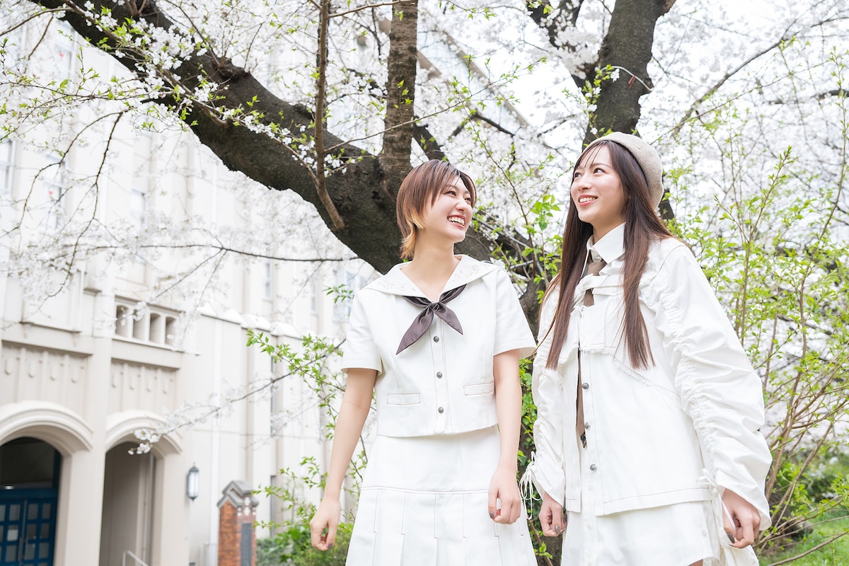 左から小林歌穂、中山莉子。