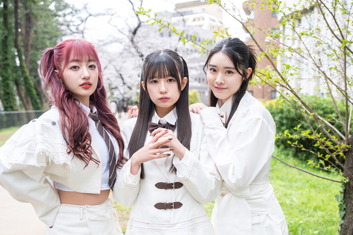 左から桜木心菜、小久保柚乃、風見和香。