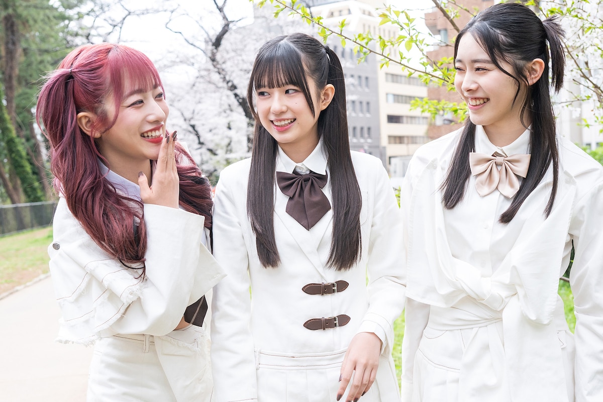 左から桜木心菜、小久保柚乃、風見和香。