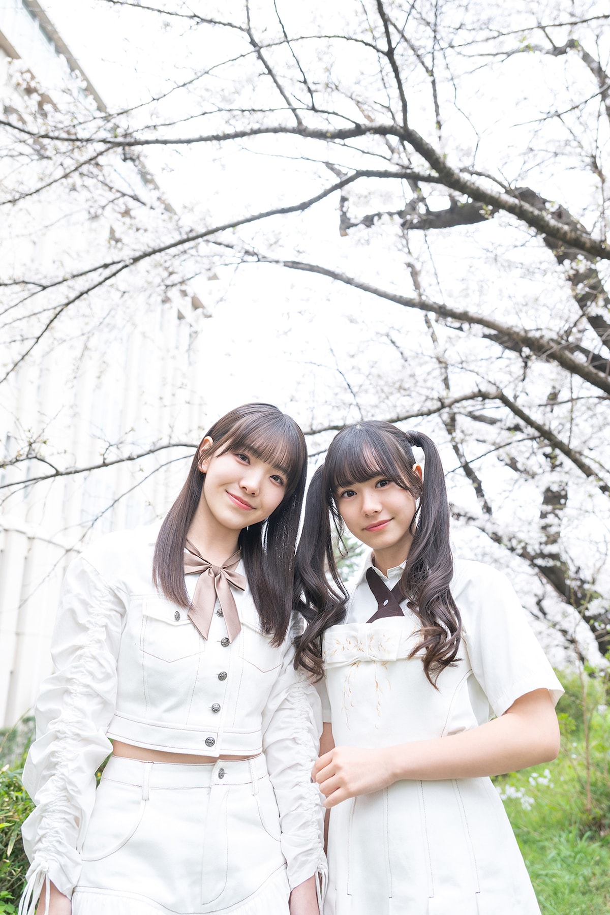 左から桜井えま、仲村悠菜。