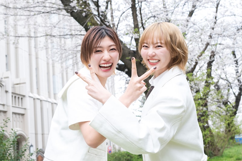 小林歌穂と安本彩花。