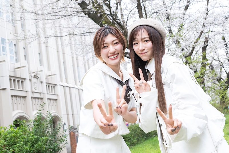 小林歌穂と中山莉子。