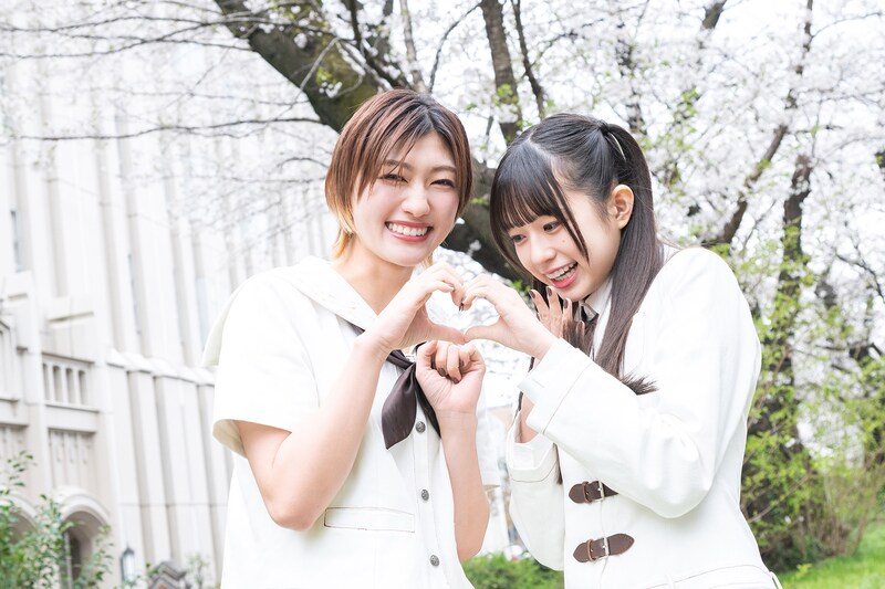 小林歌穂と小久保柚乃。