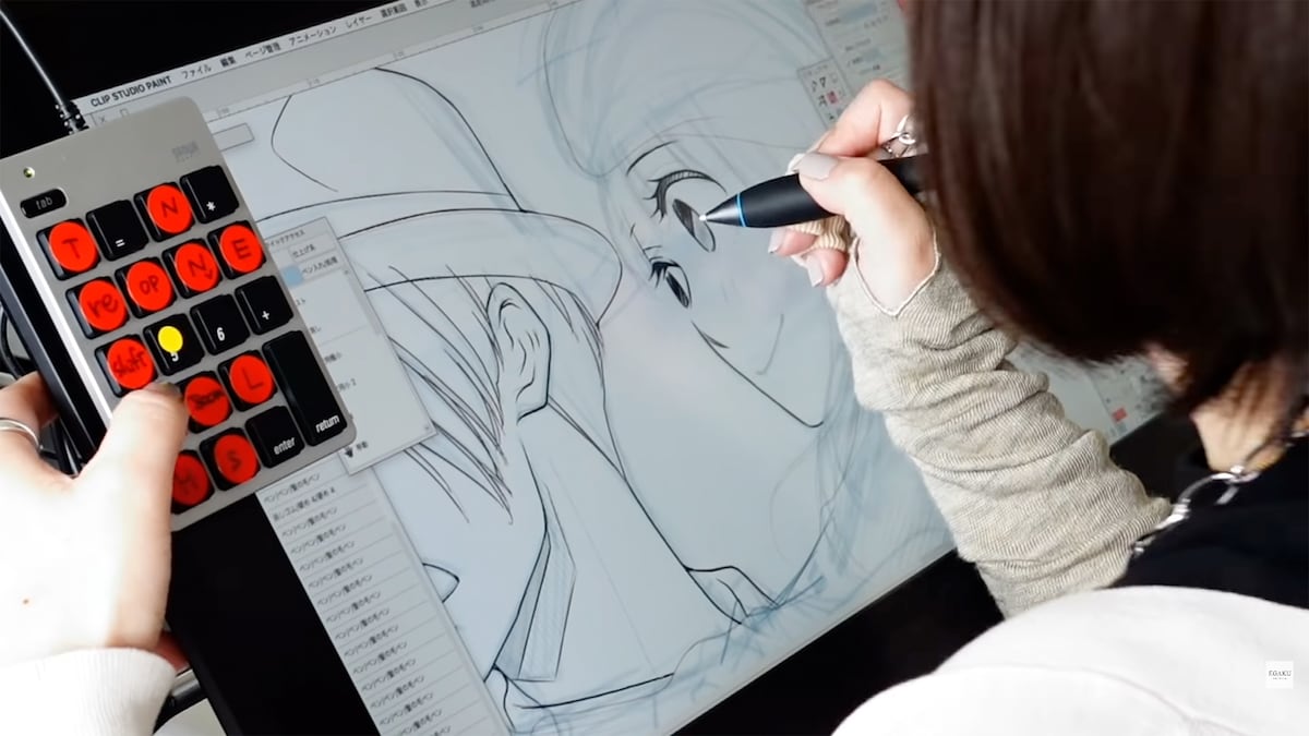 「EGAKU -draw the song-」第1回に出演したのは相原実貴。デジタル作画において左手をどのように使っているのかがよく分かる内容となっている。