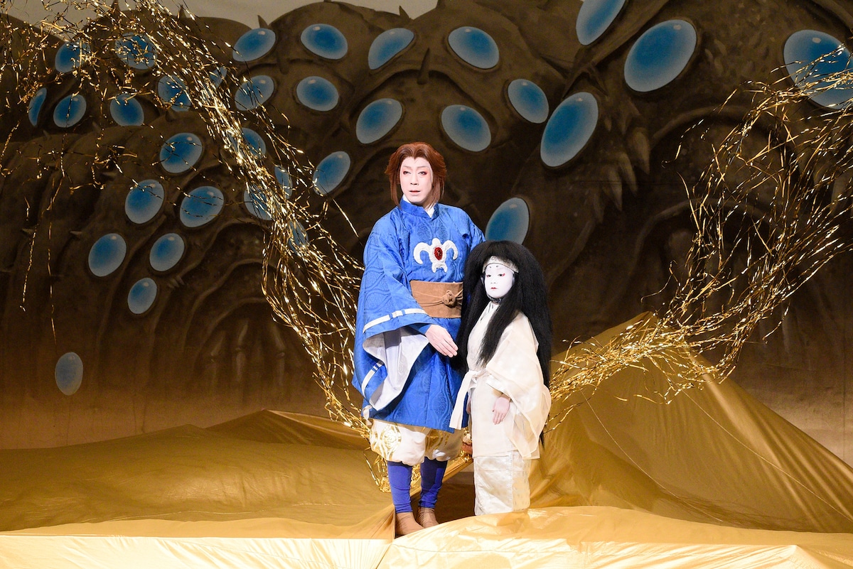 「新作歌舞伎『風の谷のナウシカ 前編』」より、尾上菊之助扮するナウシカ（左）。©松竹