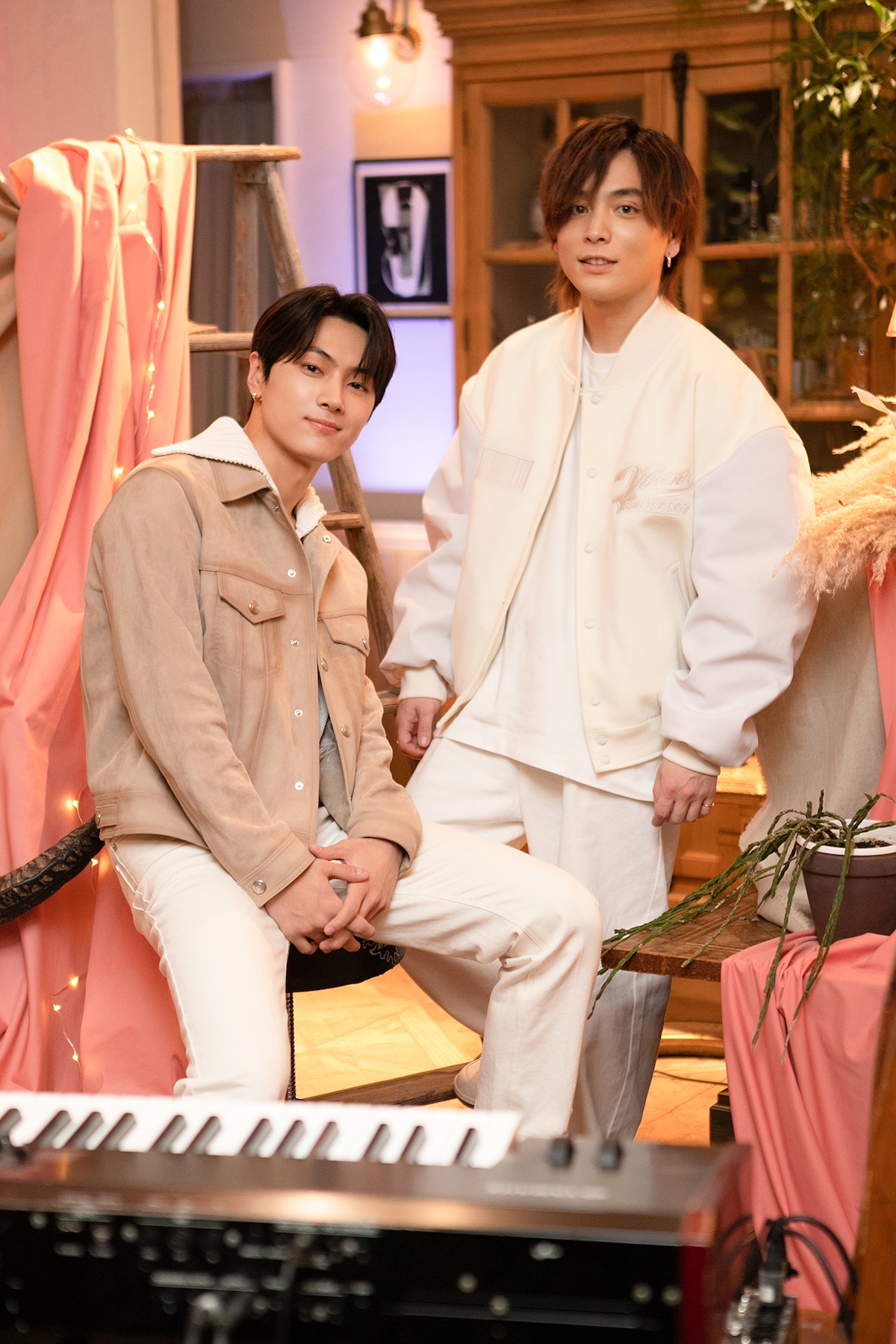 左からJAY（ENHYPEN）、優里。℗&©︎ BELIFT LAB Inc.