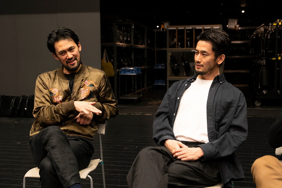 左から宮河愛一郎、中川賢。