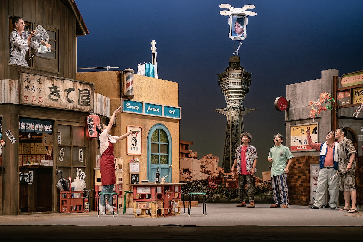 ヨーロッパ企画「来てけつかるべき新世界」より。（撮影：井上嘉和）