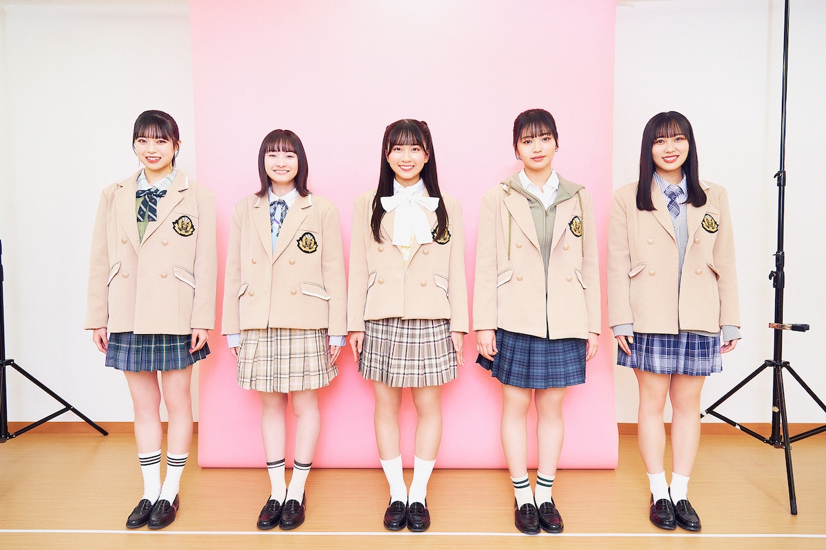 左から村山結香、山野愛月、天野香乃愛、江角怜音、逢田珠里依。