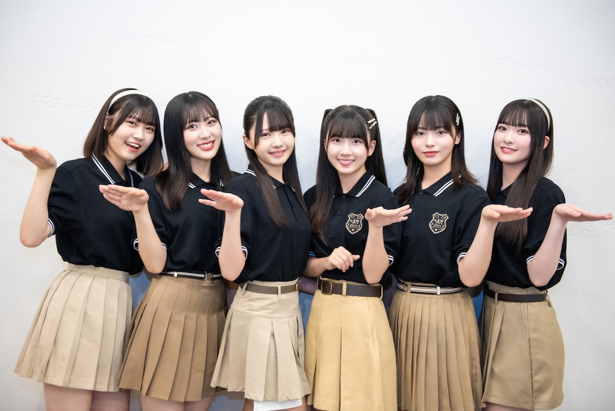 左から小澤愛実、逢田珠里依、市原愛弓、天野香乃愛、江角怜音、山田杏佳。