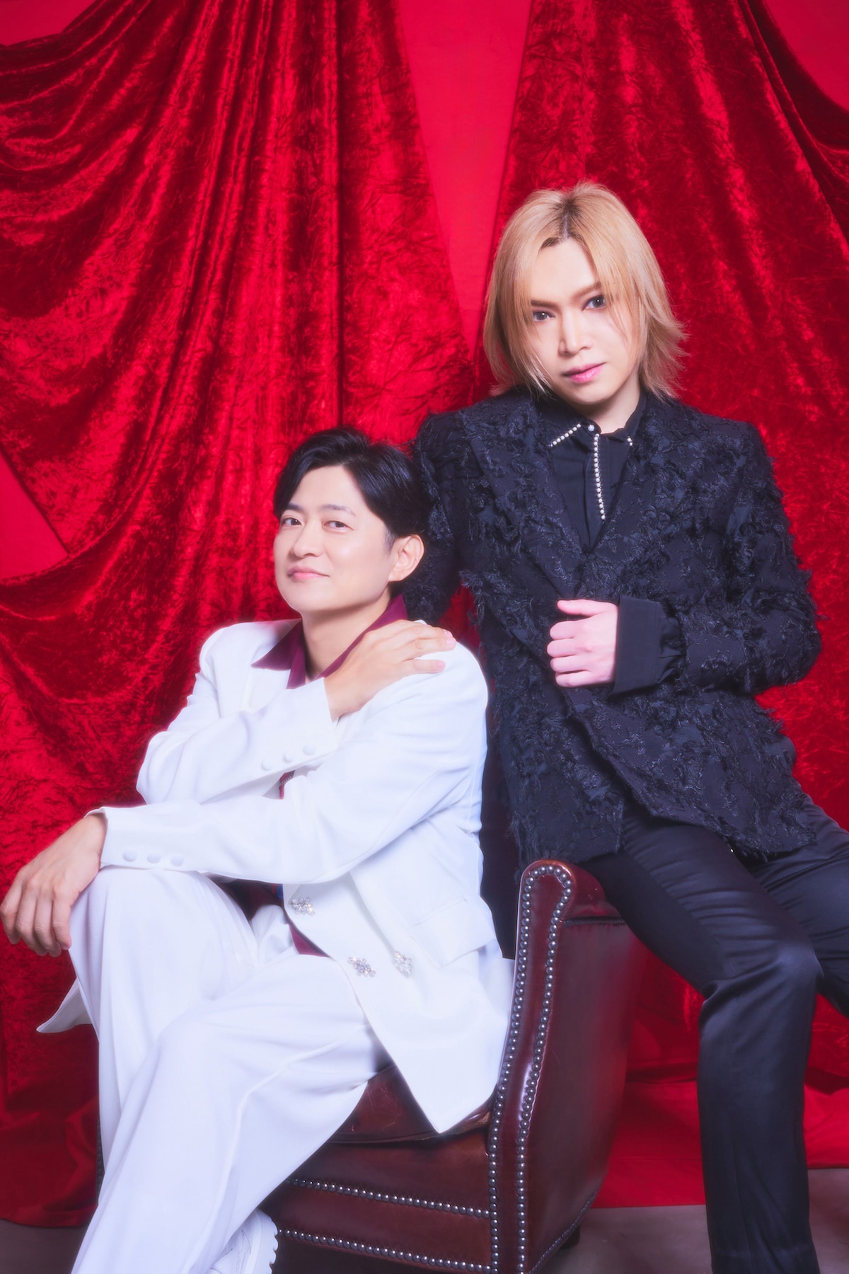 左から下野紘、鬼龍院翔。