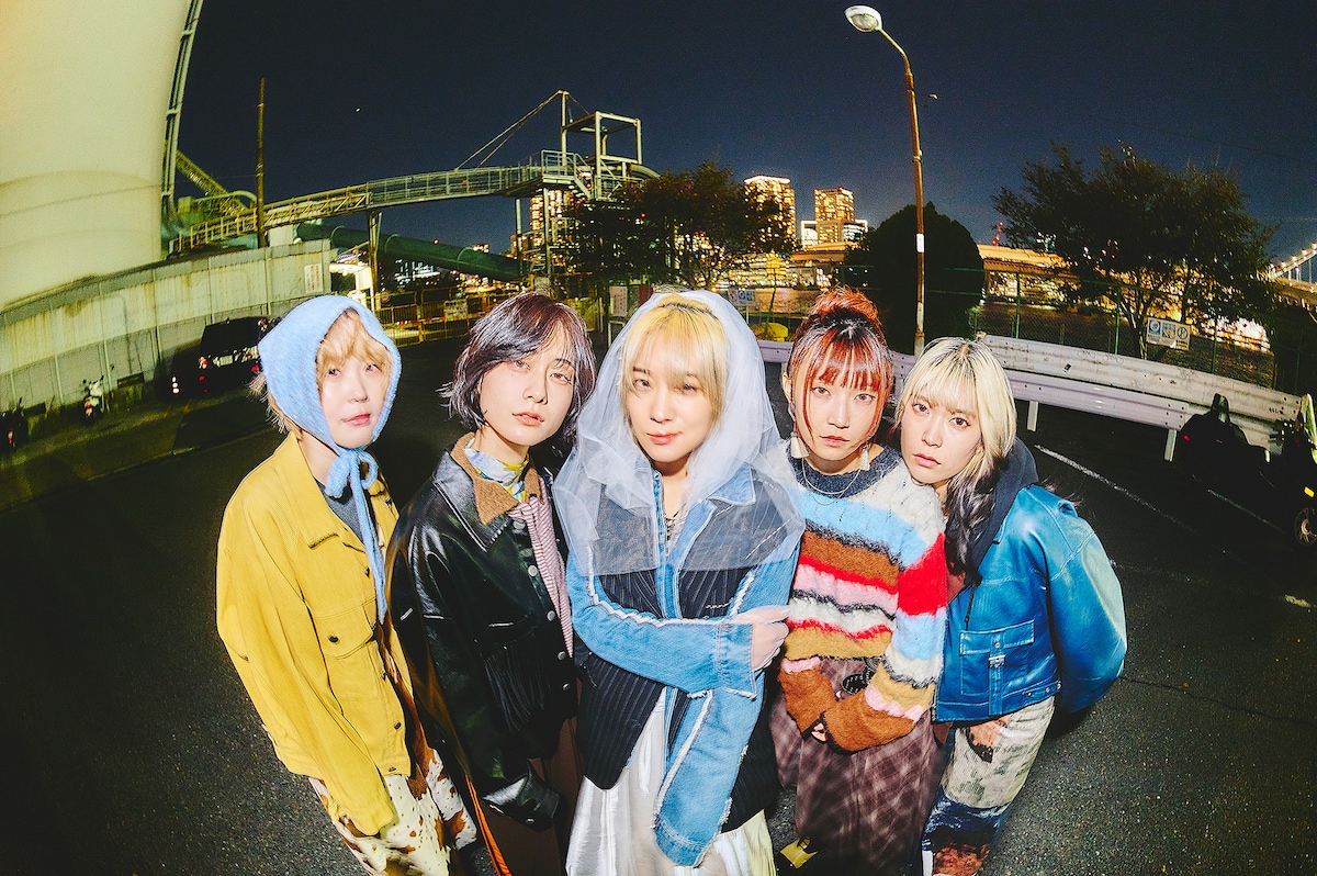 ExWHYZと伊澤彩織。