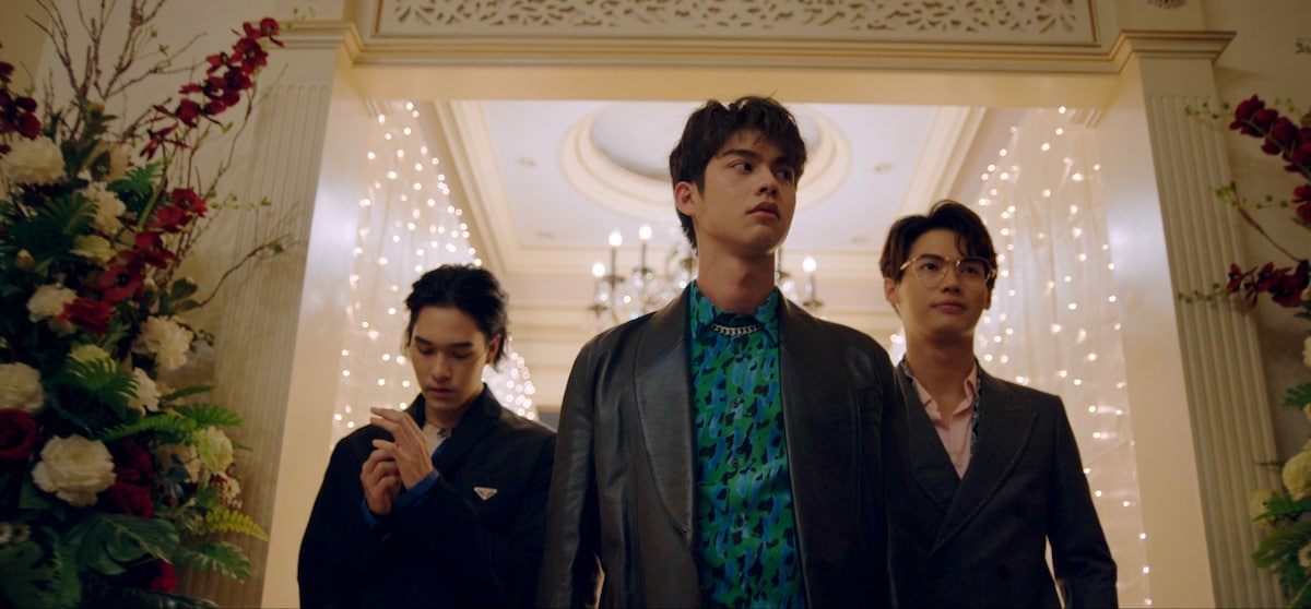 「F4 Thailand／BOYS OVER FLOWERS」より、左からナニ演じるM.J.、ブライト演じるターム、ウィン演じるガウィン。