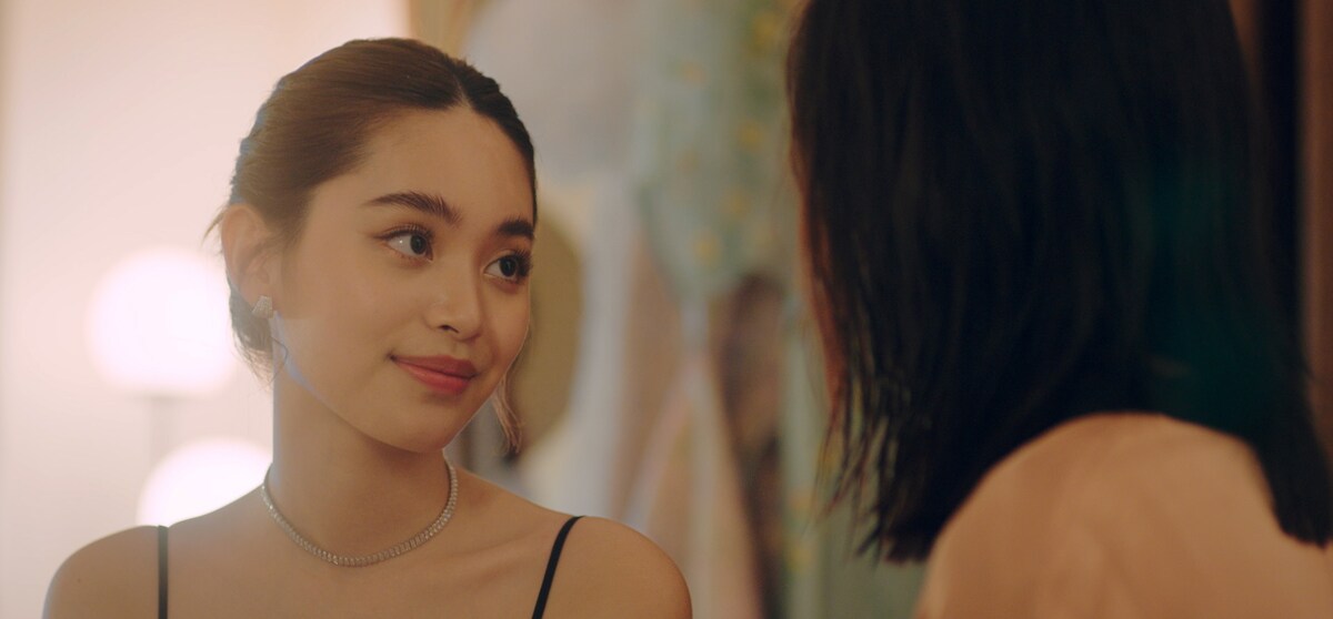 「F4 Thailand／BOYS OVER FLOWERS」より、ミラ（左）。