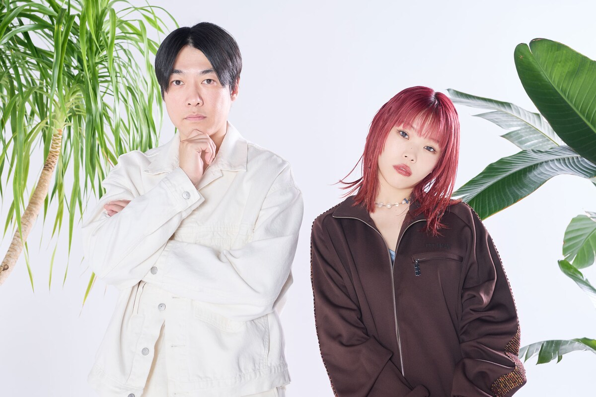 左から山内総一郎（フジファブリック）、アイナ・ジ・エンド。