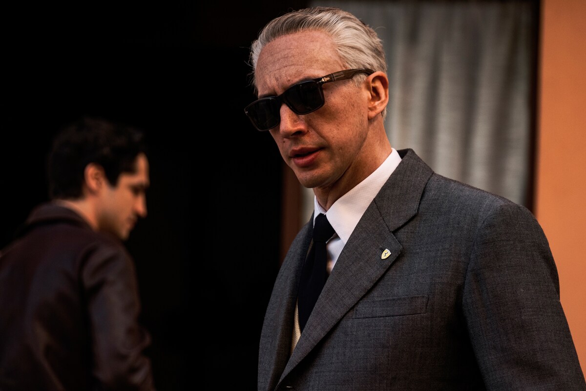 「フェラーリ」より、アダム・ドライバー演じるエンツォ・フェラーリ。