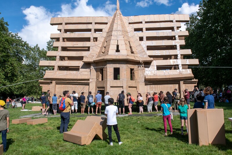 ダンボール天守閣建築プロジェクトのイメージ。