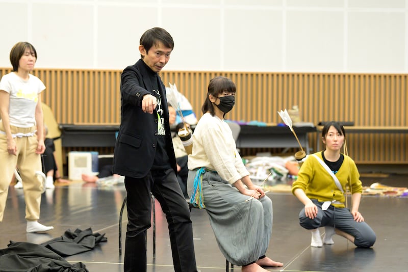 「ラーマーヤナ物語」稽古の様子。宮城聰。