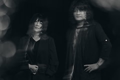 FIRE BOMBERインタビュー｜福山芳樹＆チエ・カジウラが「マクロス7」30周年記念シングルを語る