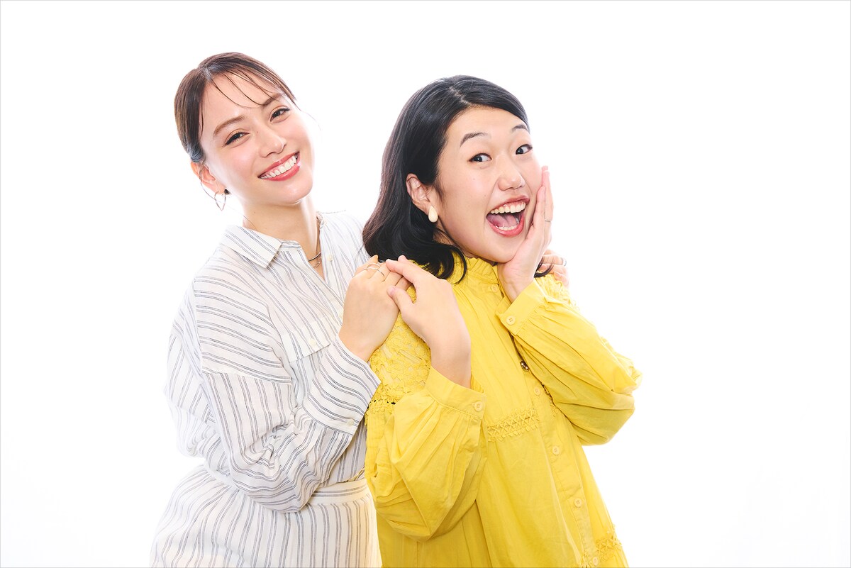 左から滝沢カレン、横澤夏子。