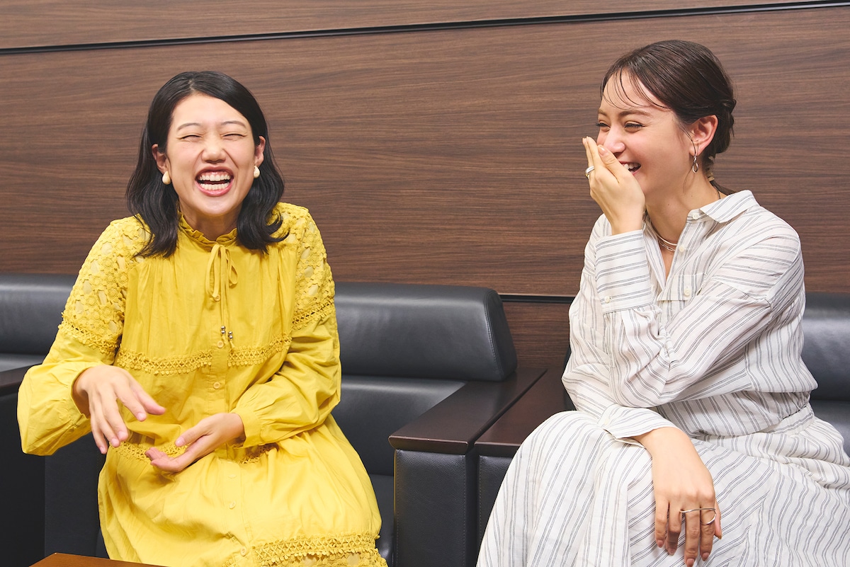 左から横澤夏子、滝沢カレン。