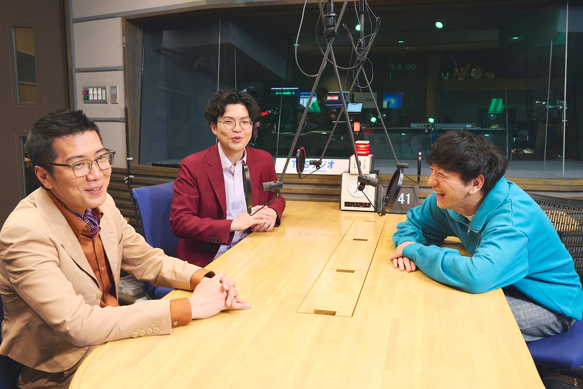 左からヤーレンズ、パンサー向井。