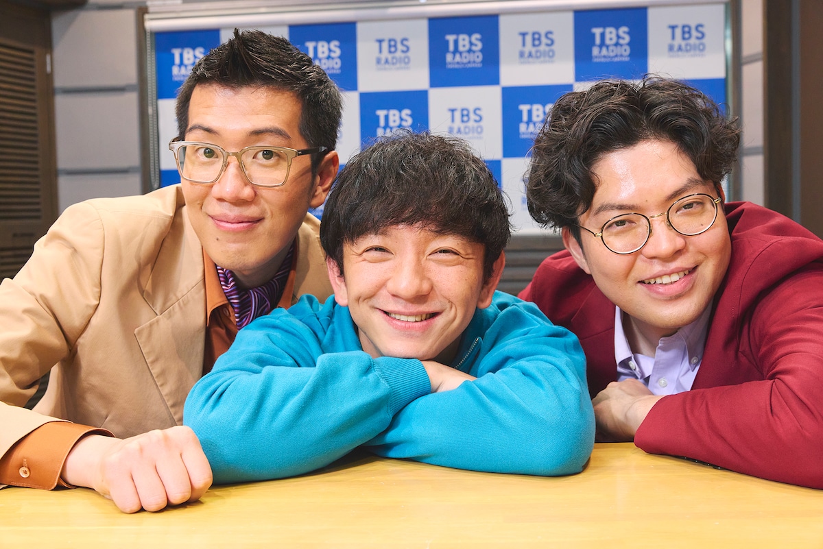 パンサー向井（中央）とヤーレンズ。