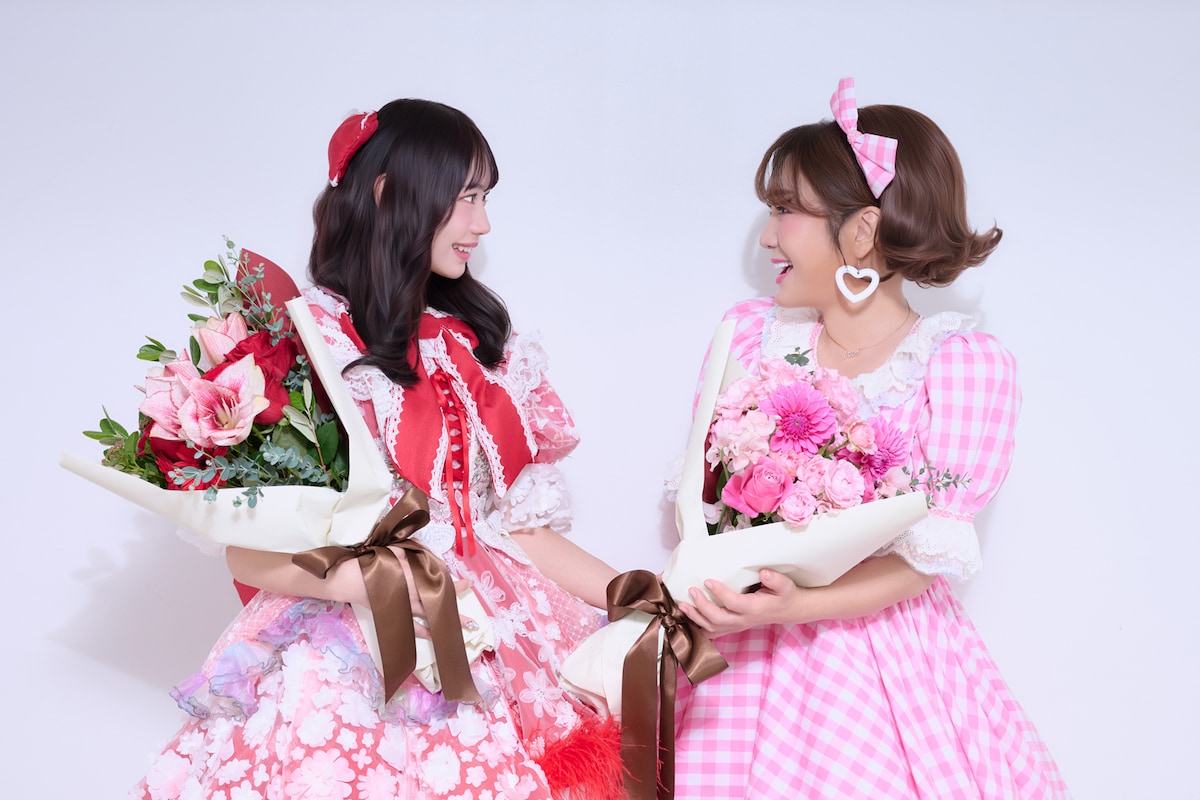 左から白石まゆみ、はるな愛。