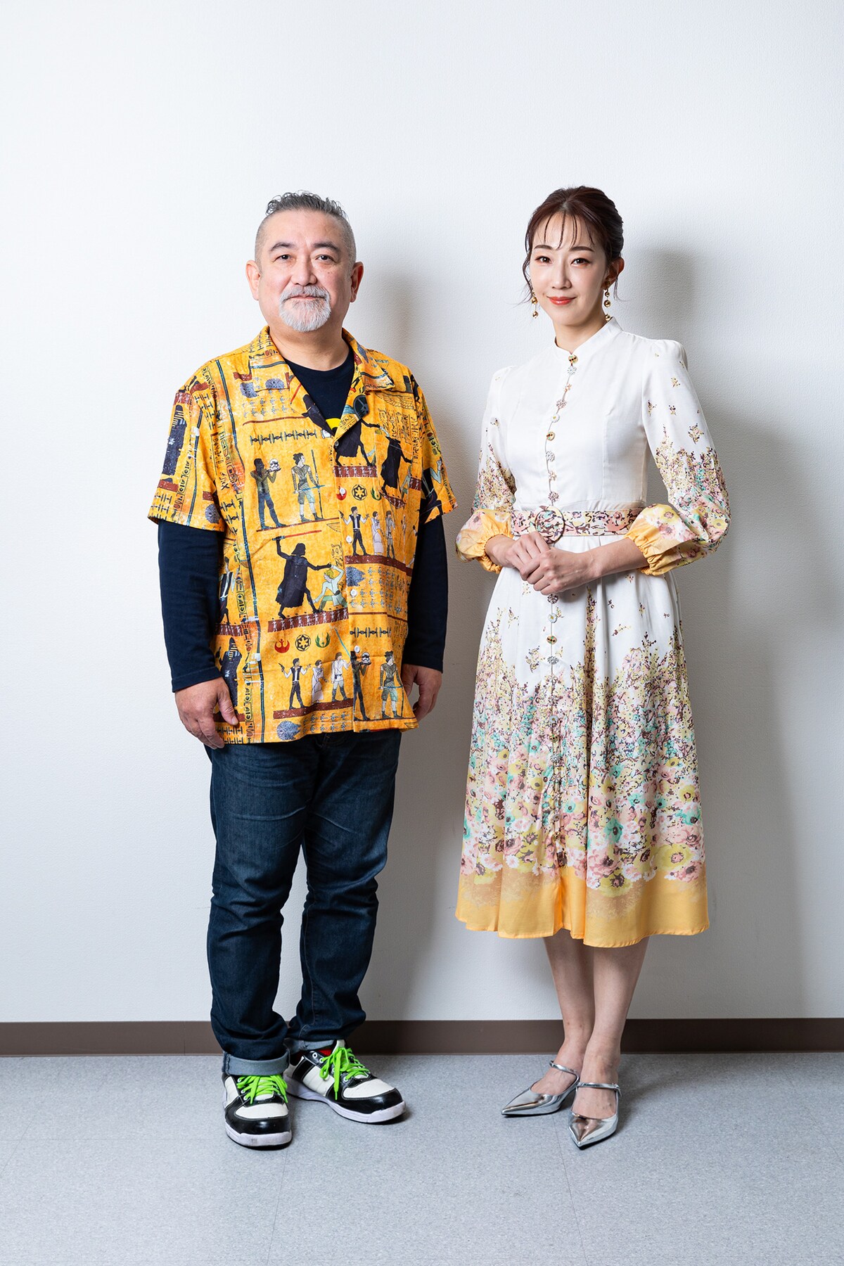 左から後藤ひろひと、紅ゆずる。