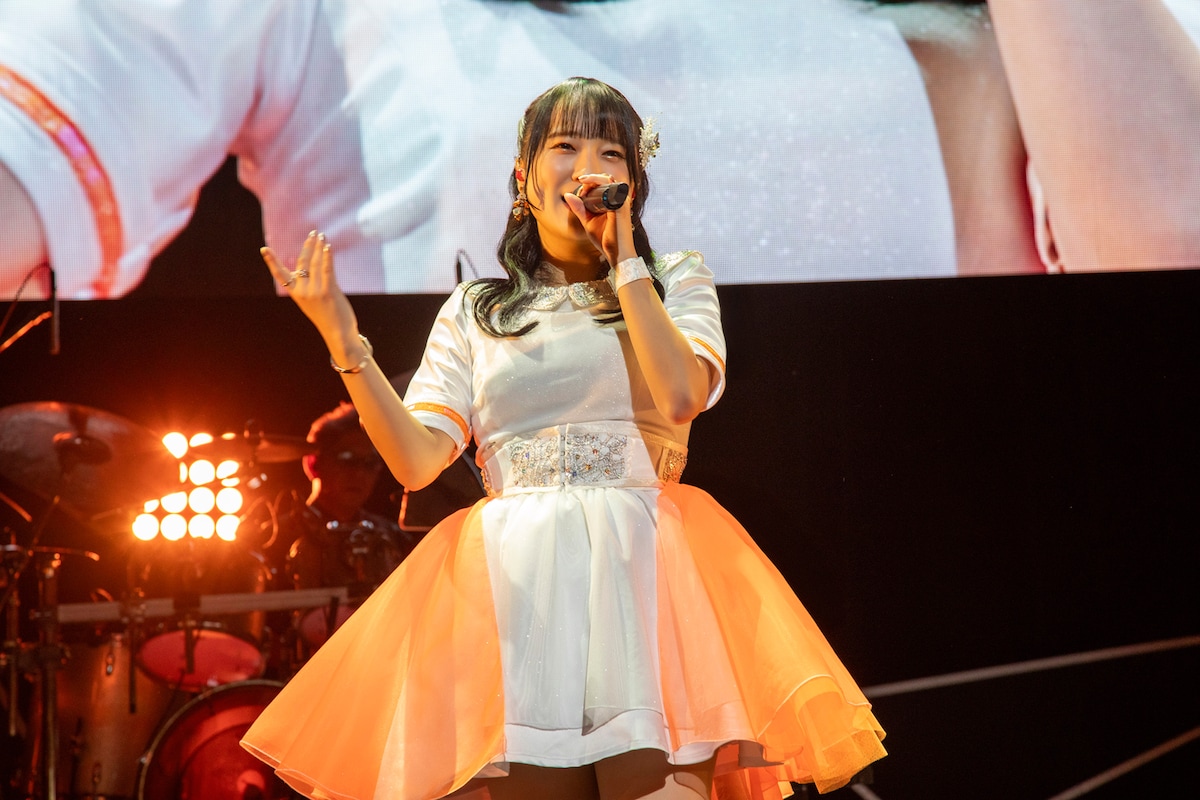 「とある科学の超音楽祭」で歌う阿部寿世。