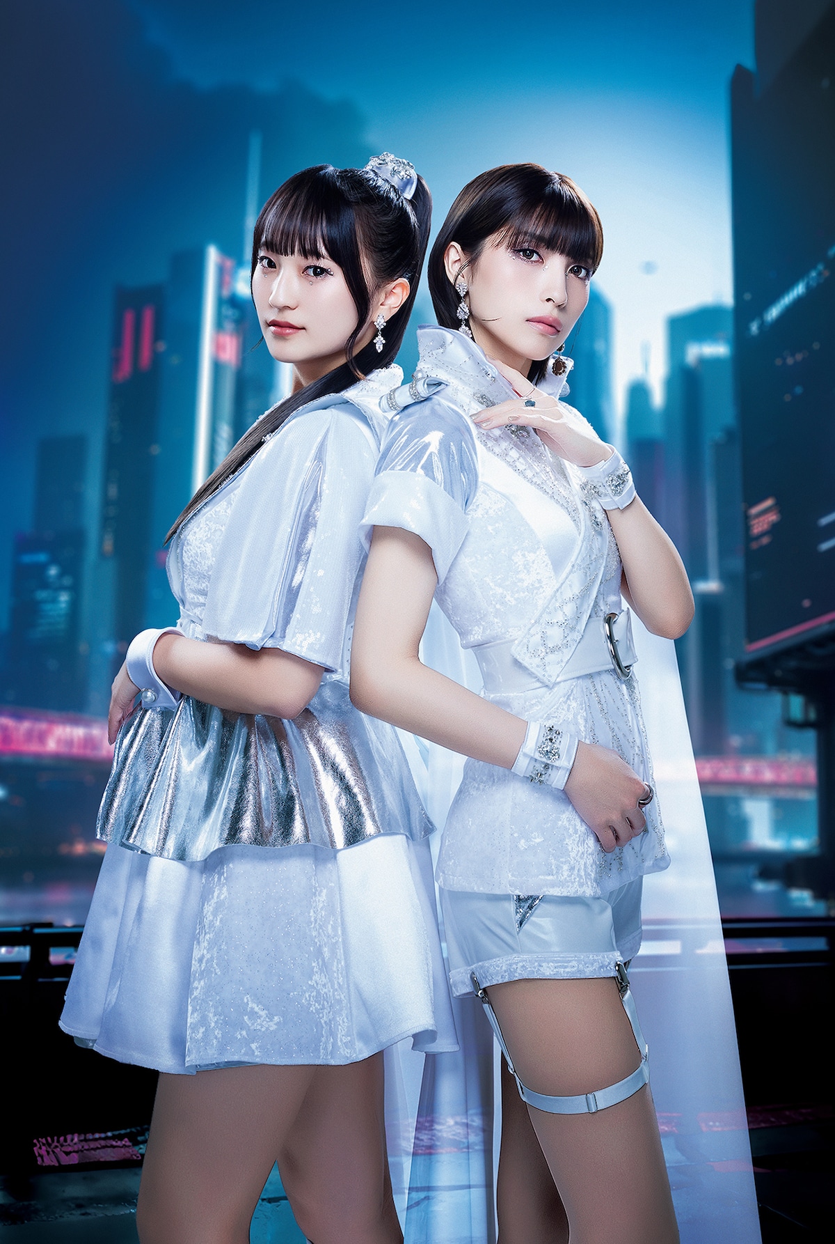 左から阿部寿世、上杉真央。